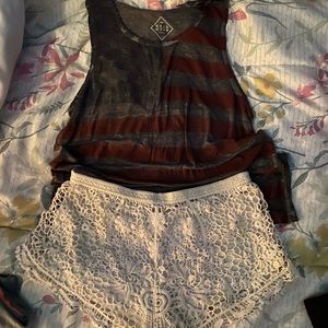 🌼 2 for $40.00 Tank top and shorts /. SET